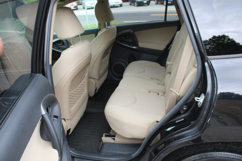 Toyota RAV4 Base I4 4WD 2012