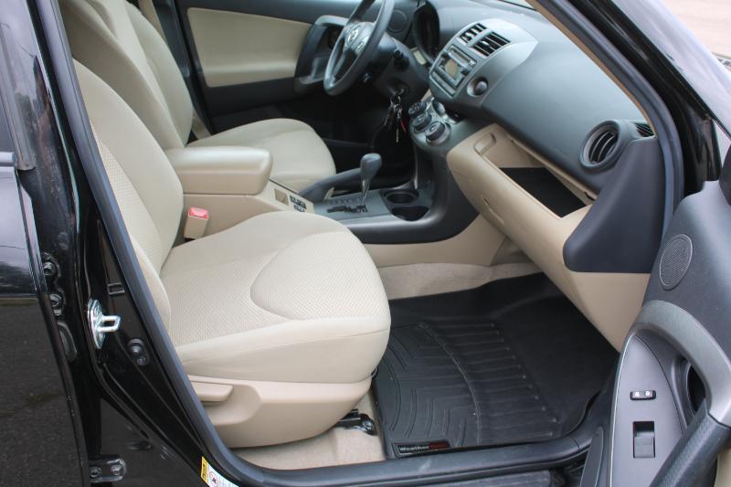 Toyota RAV4 Base I4 4WD 2012