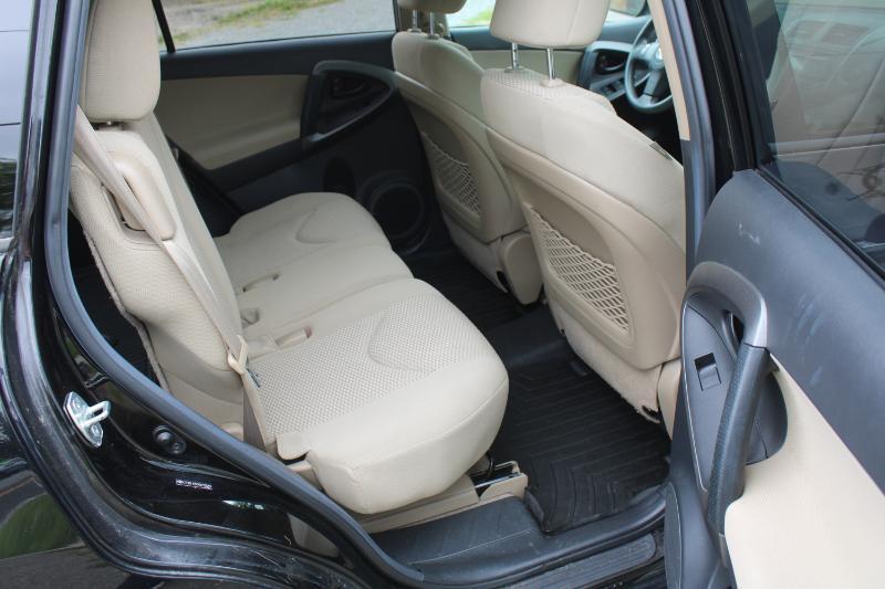 Toyota RAV4 Base I4 4WD 2012