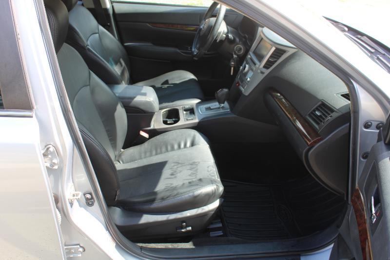 Subaru Legacy 2.5i Limited 2013