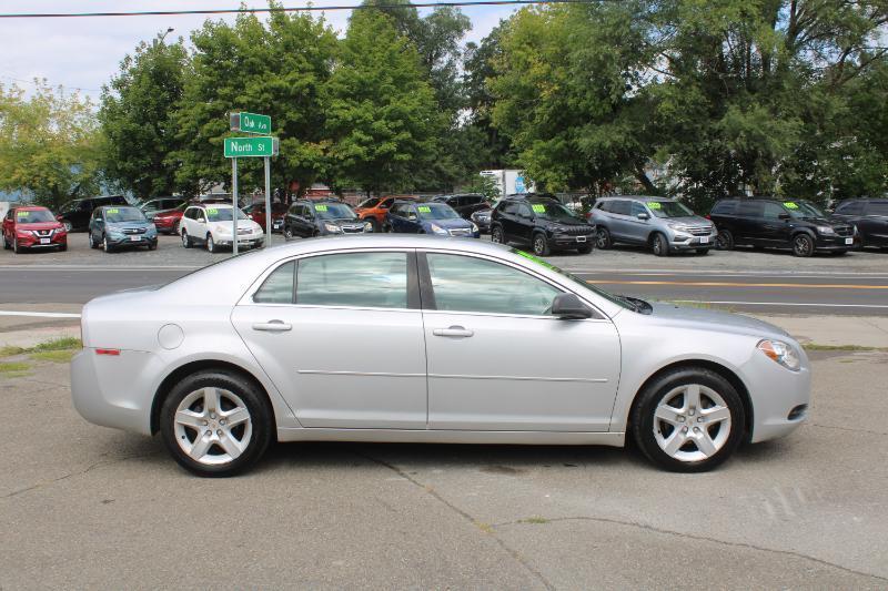 Chevrolet Malibu LS 2011