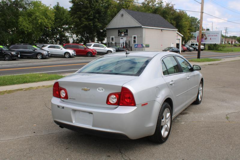 Chevrolet Malibu LS 2011