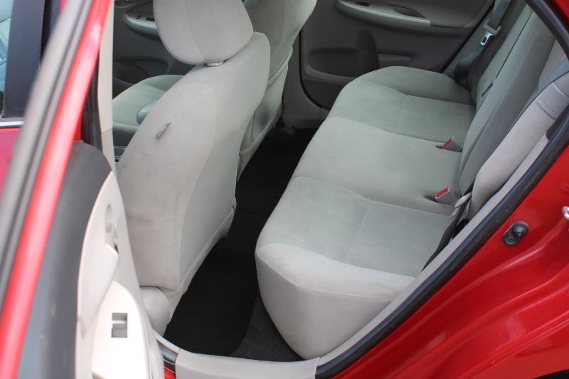 Toyota Corolla LE 4-Speed AT 2013