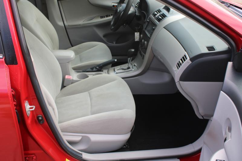Toyota Corolla LE 4-Speed AT 2013