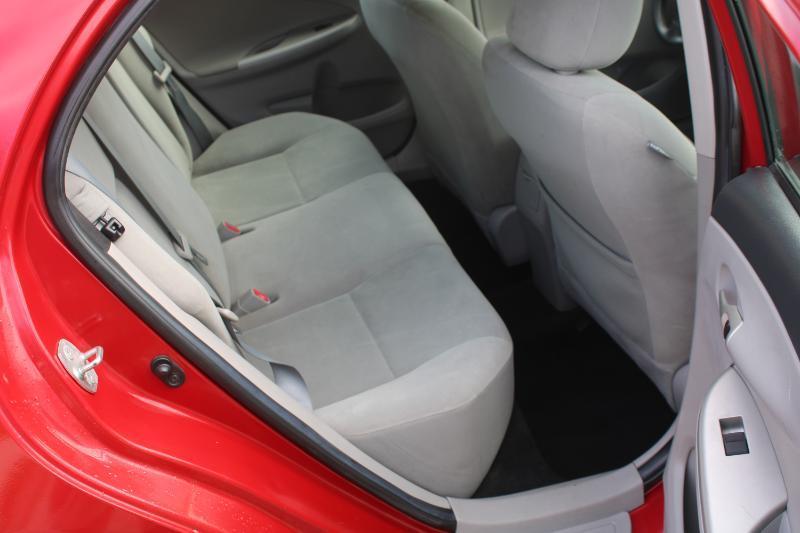 Toyota Corolla LE 4-Speed AT 2013