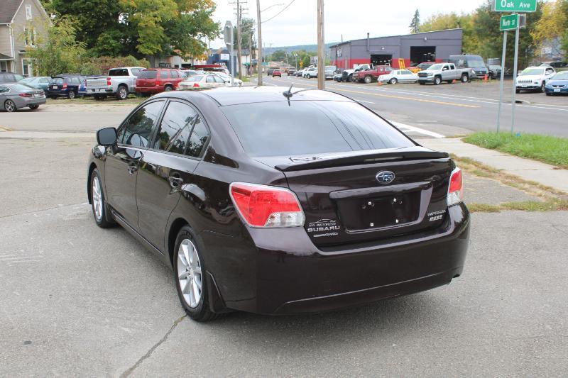 Subaru Impreza Premium 4-Door w/All Weather Package 2012