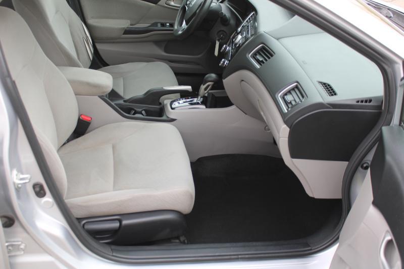 Honda Civic LX Sedan 5-Speed AT 2013