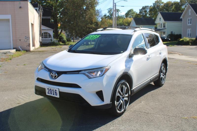 Toyota RAV4 LE AWD 2016