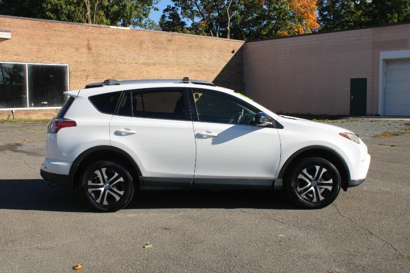 Toyota RAV4 LE AWD 2016