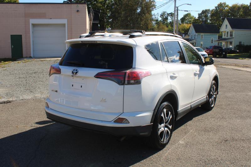 Toyota RAV4 LE AWD 2016