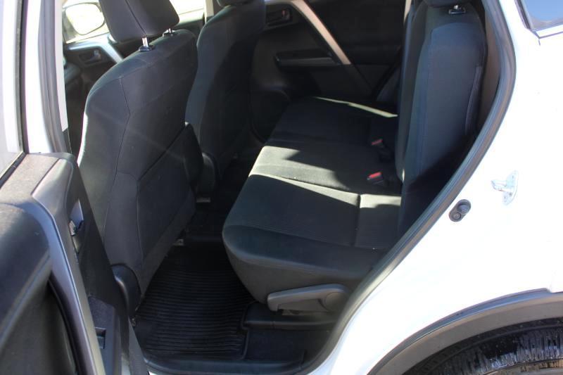 Toyota RAV4 LE AWD 2016