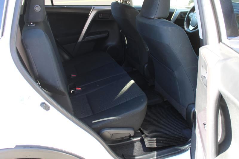 Toyota RAV4 LE AWD 2016
