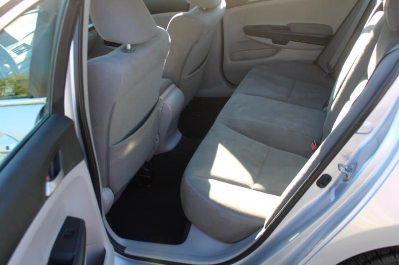 Honda Accord LX sedan AT 2012