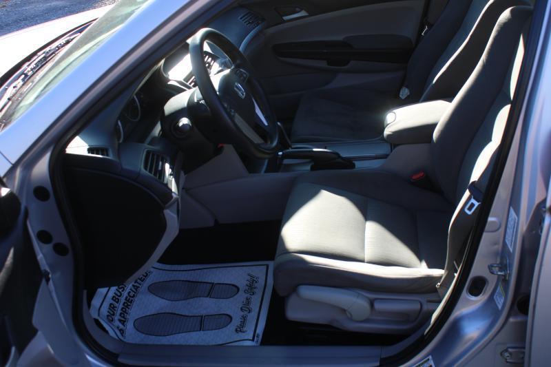 Honda Accord LX sedan AT 2012