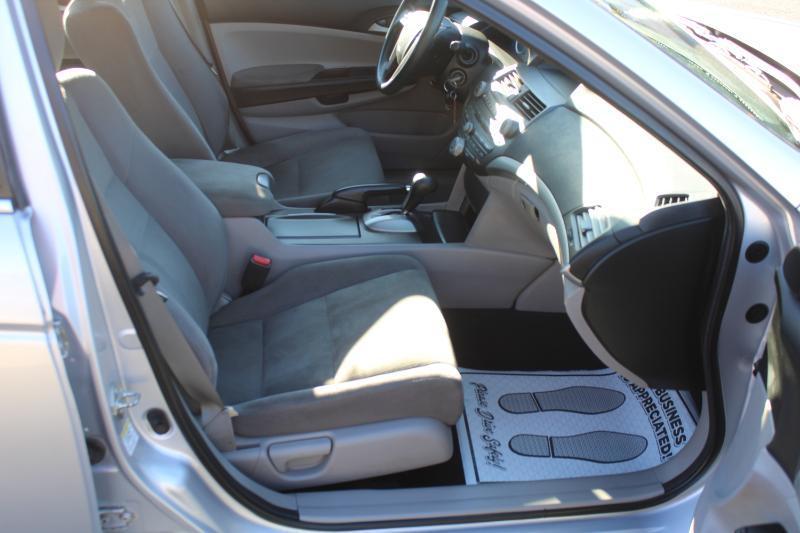 Honda Accord LX sedan AT 2012