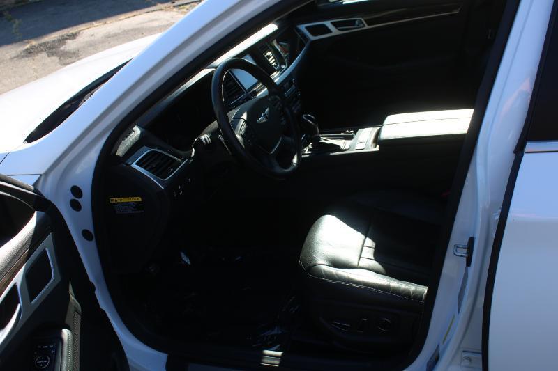 Hyundai Genesis 3.8L 2015