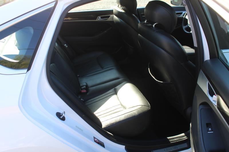 Hyundai Genesis 3.8L 2015
