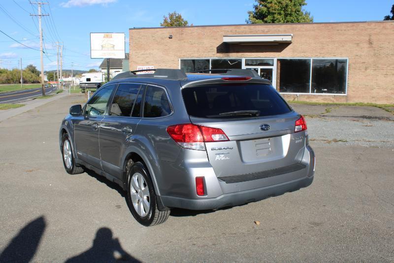 Subaru Outback 2.5i Premium 2010