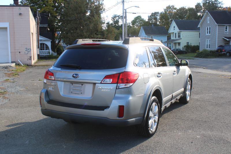Subaru Outback 2.5i Premium 2010
