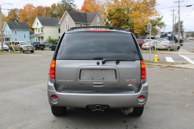 GMC Envoy SLE-1 4WD 2008