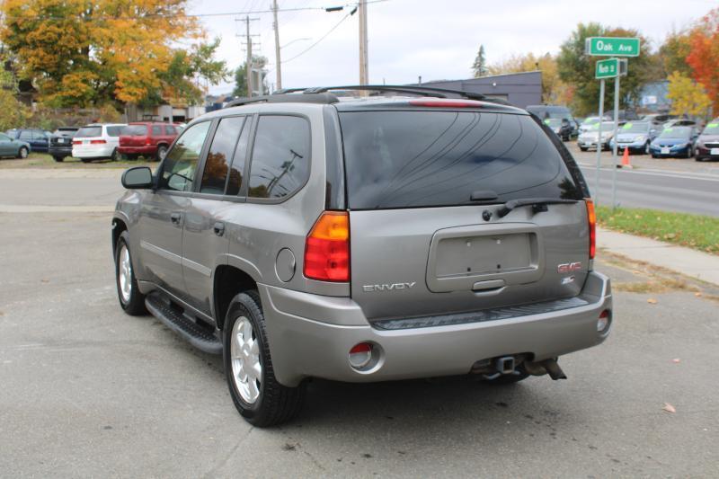 GMC Envoy SLE-1 4WD 2008