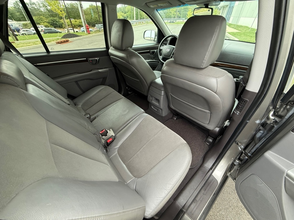 Hyundai Santa Fe SE 3.5 FWD 2011 Hyundai Santa Fe SE 3.5 FWD 2011