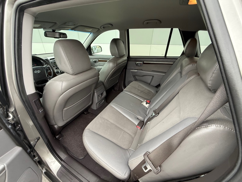 Hyundai Santa Fe SE 3.5 FWD 2011 Hyundai Santa Fe SE 3.5 FWD 2011