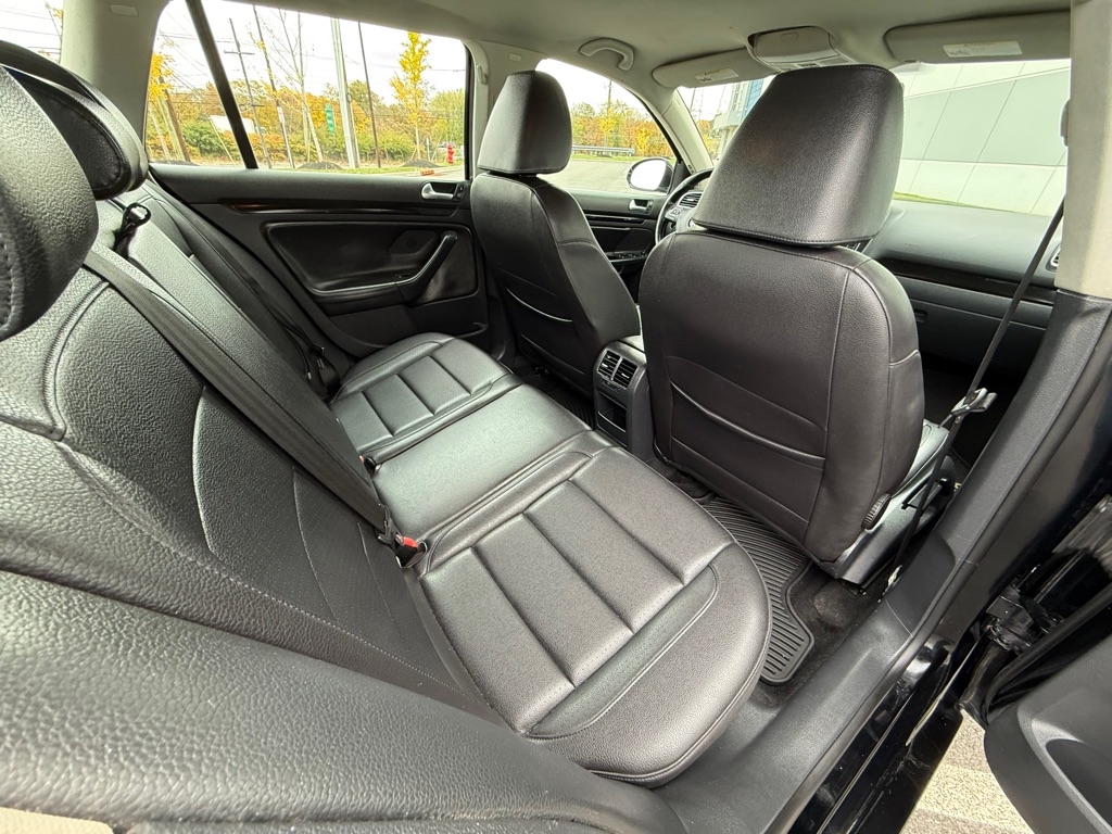 Volkswagen Jetta SportWagen 2.5L SE PZEV 2012 Volkswagen Jetta SportWagen 2.5L SE PZEV 2012