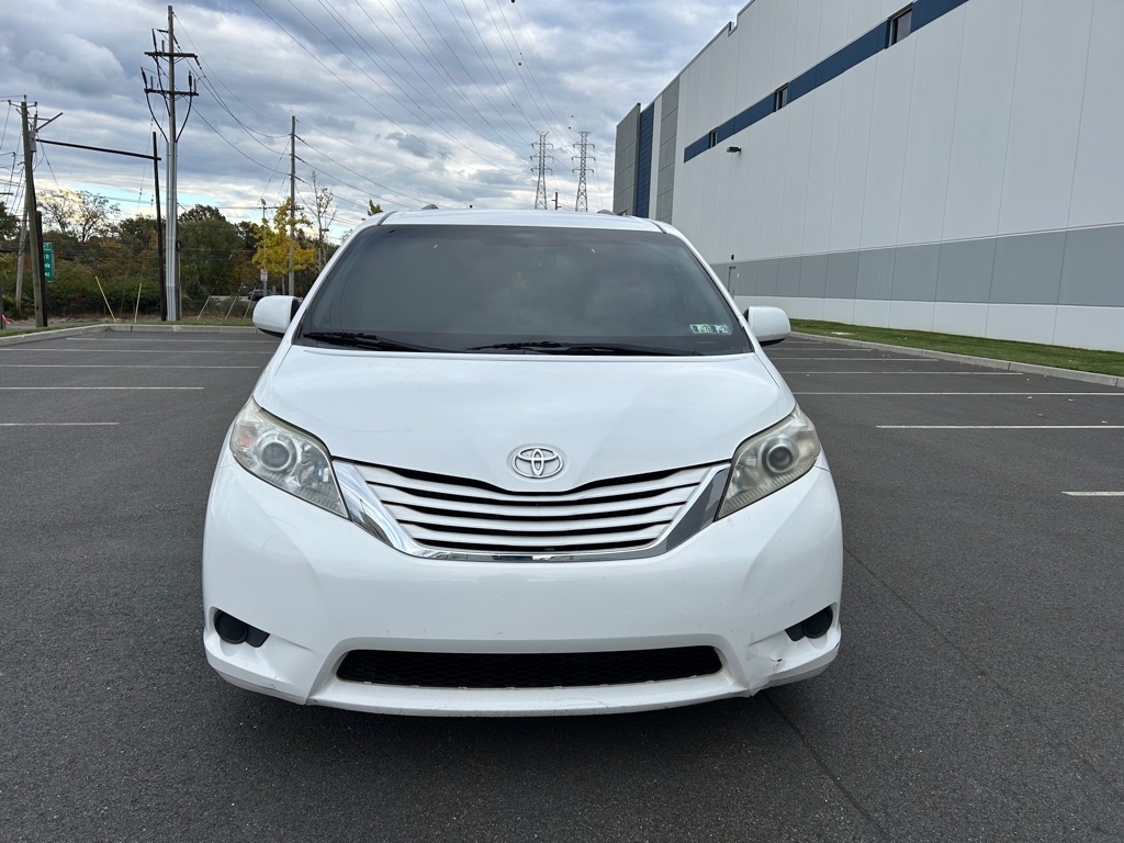 Toyota Sienna LE FWD 8-Passenger V6 2015 Toyota Sienna LE FWD 8-Passenger V6 2015