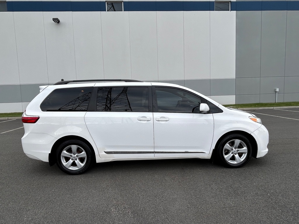 Toyota Sienna LE FWD 8-Passenger V6 2015 Toyota Sienna LE FWD 8-Passenger V6 2015