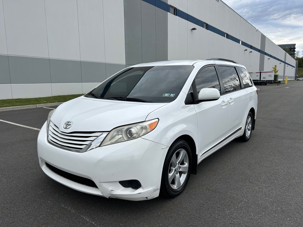 Toyota Sienna LE FWD 8-Passenger V6 2015 Toyota Sienna LE FWD 8-Passenger V6 2015