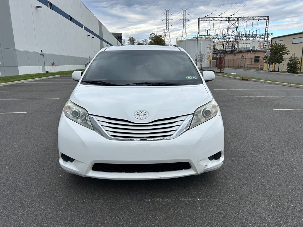 Toyota Sienna LE FWD 8-Passenger V6 2015 Toyota Sienna LE FWD 8-Passenger V6 2015