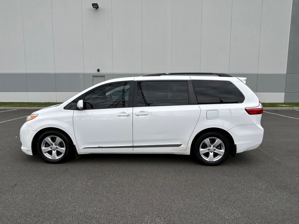 Toyota Sienna LE FWD 8-Passenger V6 2015 Toyota Sienna LE FWD 8-Passenger V6 2015