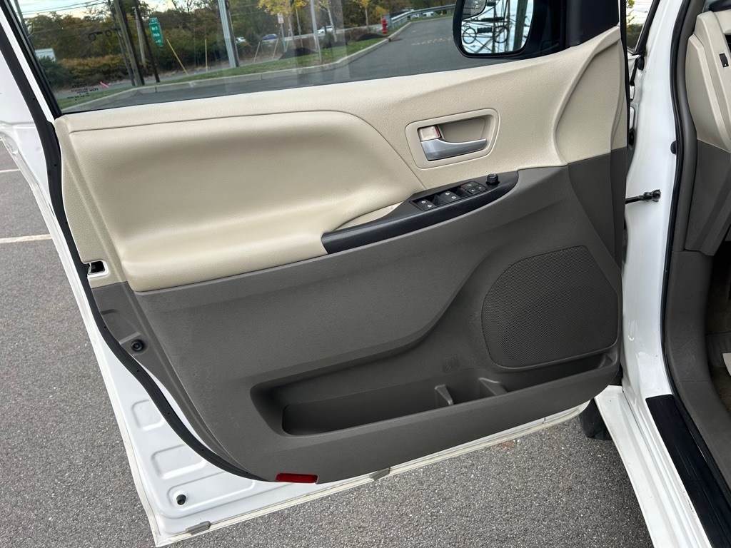 Toyota Sienna LE FWD 8-Passenger V6 2015 Toyota Sienna LE FWD 8-Passenger V6 2015