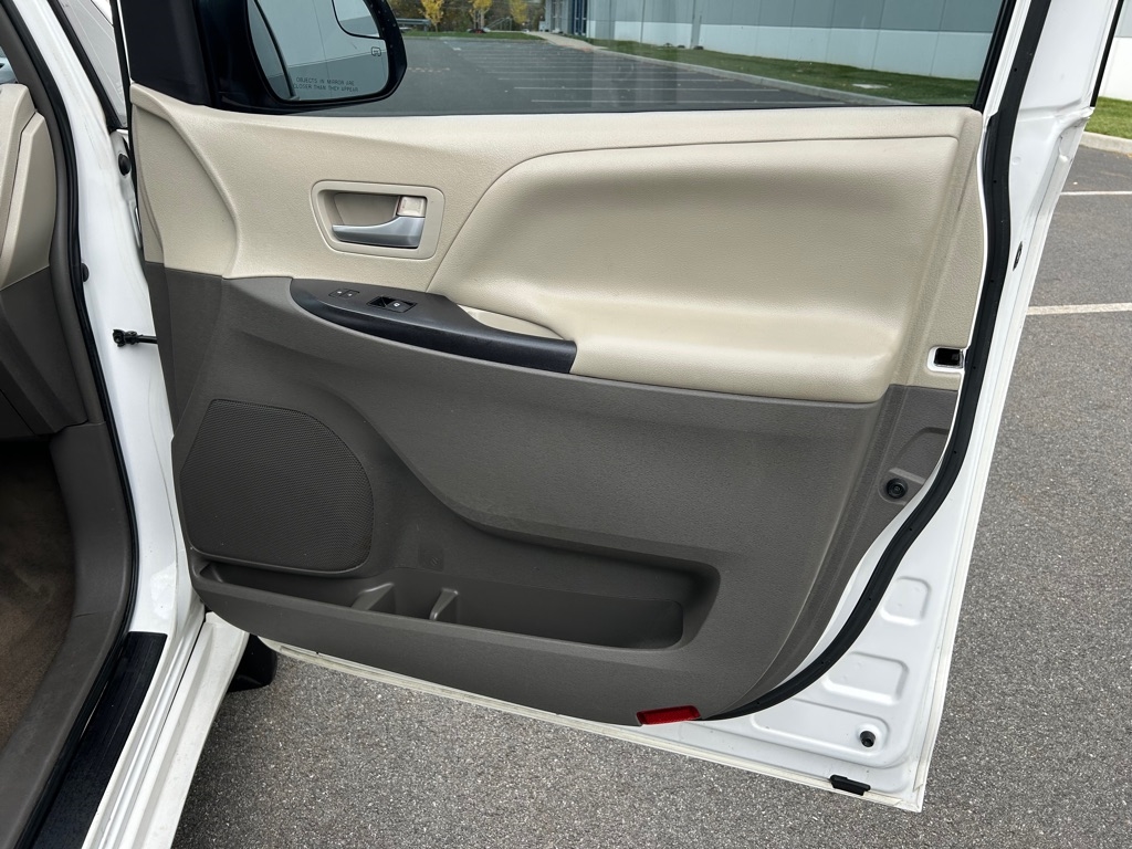 Toyota Sienna LE FWD 8-Passenger V6 2015 Toyota Sienna LE FWD 8-Passenger V6 2015