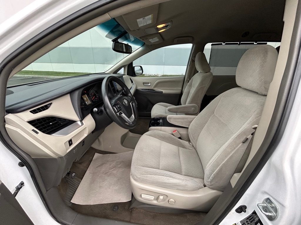 Toyota Sienna LE FWD 8-Passenger V6 2015 Toyota Sienna LE FWD 8-Passenger V6 2015