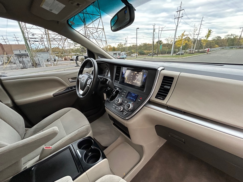 Toyota Sienna LE FWD 8-Passenger V6 2015 Toyota Sienna LE FWD 8-Passenger V6 2015