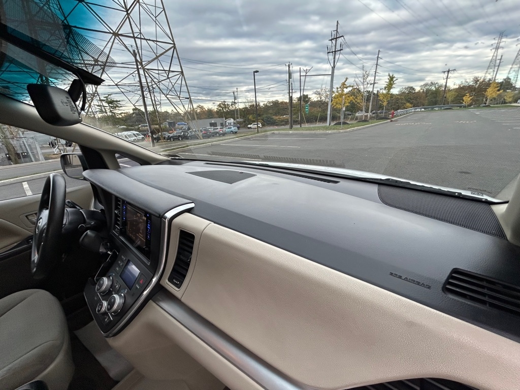 Toyota Sienna LE FWD 8-Passenger V6 2015 Toyota Sienna LE FWD 8-Passenger V6 2015