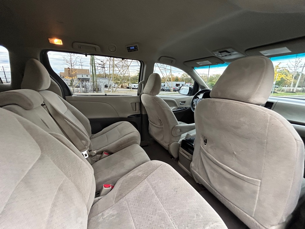 Toyota Sienna LE FWD 8-Passenger V6 2015 Toyota Sienna LE FWD 8-Passenger V6 2015