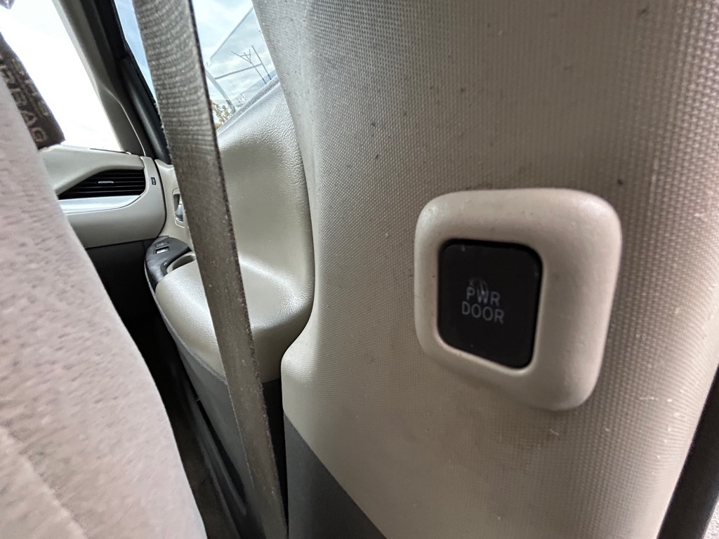 Toyota Sienna LE FWD 8-Passenger V6 2015 Toyota Sienna LE FWD 8-Passenger V6 2015