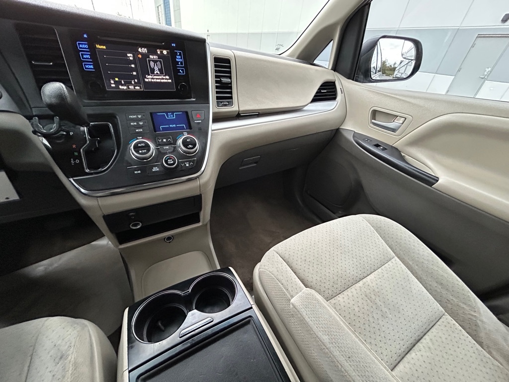 Toyota Sienna LE FWD 8-Passenger V6 2015 Toyota Sienna LE FWD 8-Passenger V6 2015