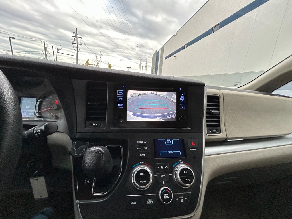 Toyota Sienna LE FWD 8-Passenger V6 2015 Toyota Sienna LE FWD 8-Passenger V6 2015