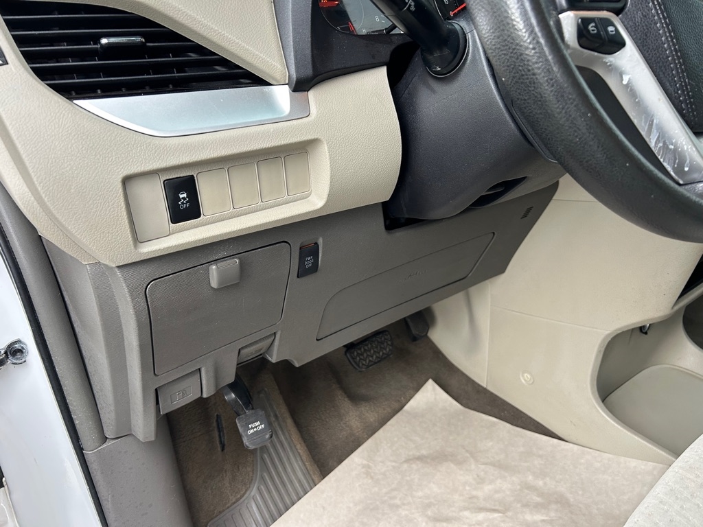 Toyota Sienna LE FWD 8-Passenger V6 2015 Toyota Sienna LE FWD 8-Passenger V6 2015