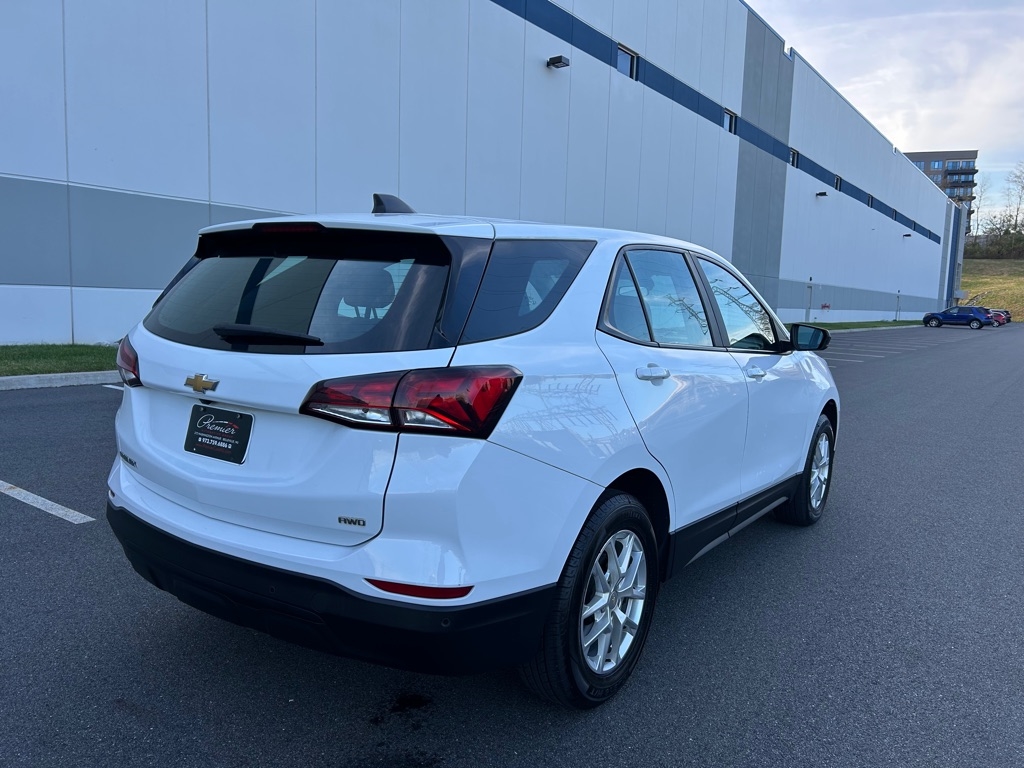 2022 Chevrolet Equinox LS photo 4