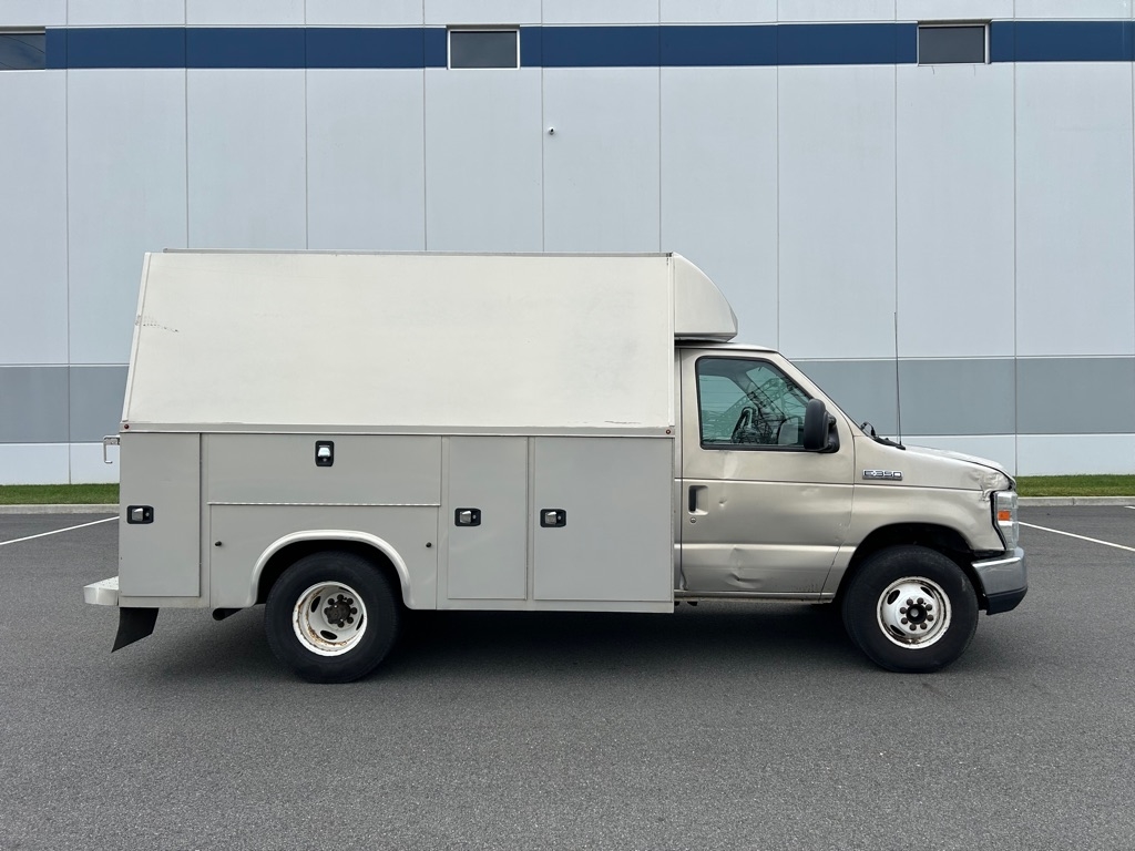 2017 Ford E-350 photo 2