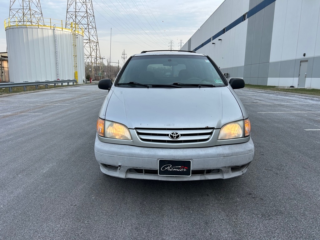 Toyota Sienna LE 2002