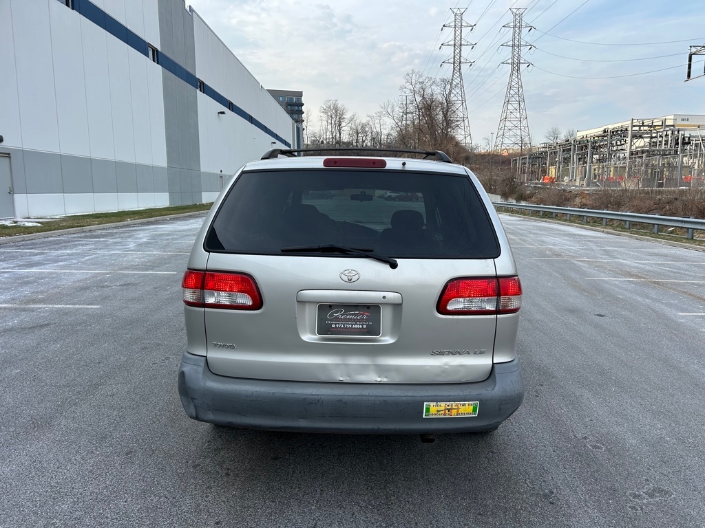 Toyota Sienna LE 2002