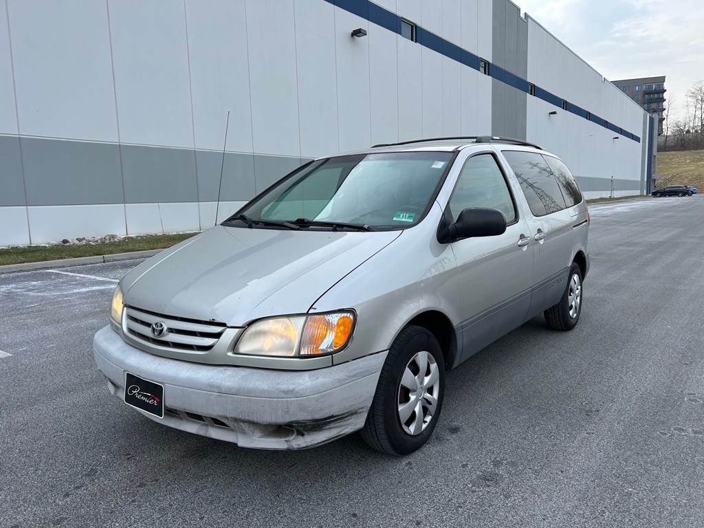 Toyota Sienna LE 2002
