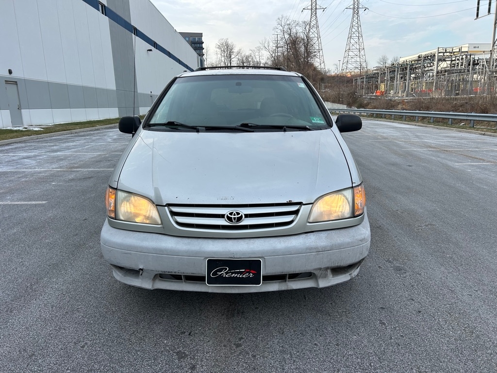 Toyota Sienna LE 2002