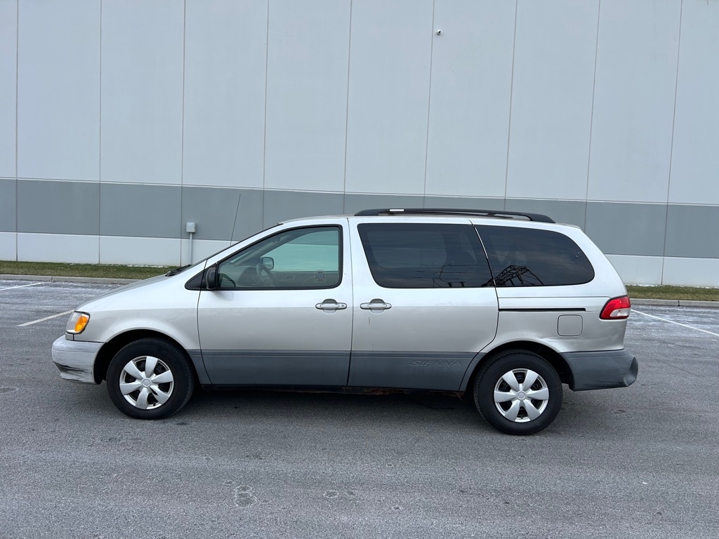 Toyota Sienna LE 2002